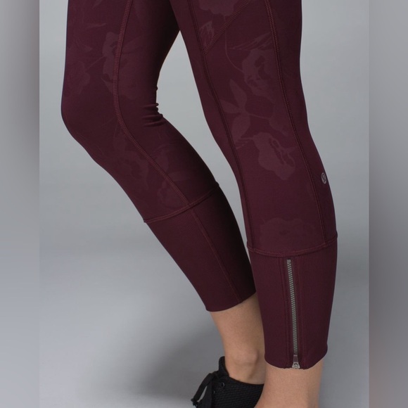 Lululemon Rebel Runner Crop *Full-On Luxtreme - Picture 3 of 12